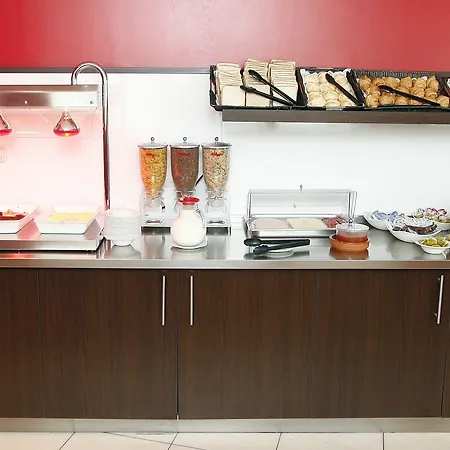 מלון Travelodge Valencia Aeropuerto *