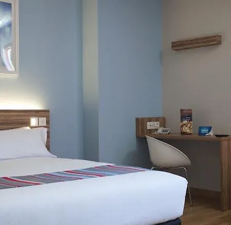 מלון Travelodge Valencia Aeropuerto מניסס