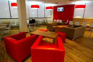 Travelodge Valencia Aeropuerto מלון מניסס