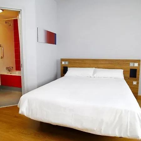 Travelodge Valencia Aeropuerto מלון