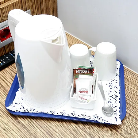 瓦伦西亚机场旅程住宿 酒店 *