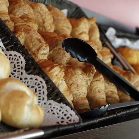 瓦伦西亚机场旅程住宿