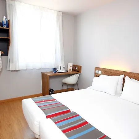 瓦伦西亚机场旅程住宿