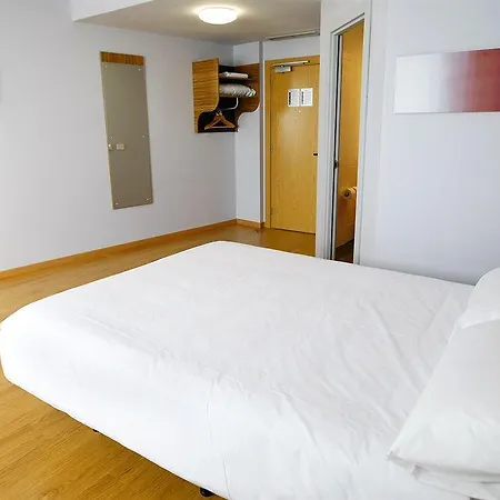 瓦伦西亚机场旅程住宿 酒店 *