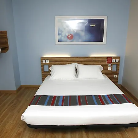 瓦伦西亚机场旅程住宿 酒店 *