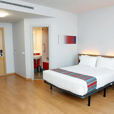 瓦伦西亚机场旅程住宿 酒店 *