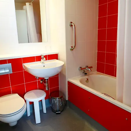 瓦伦西亚机场旅程住宿