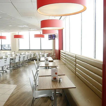 瓦伦西亚机场旅程住宿 *