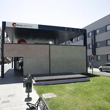 瓦伦西亚机场旅程住宿 马尼塞斯